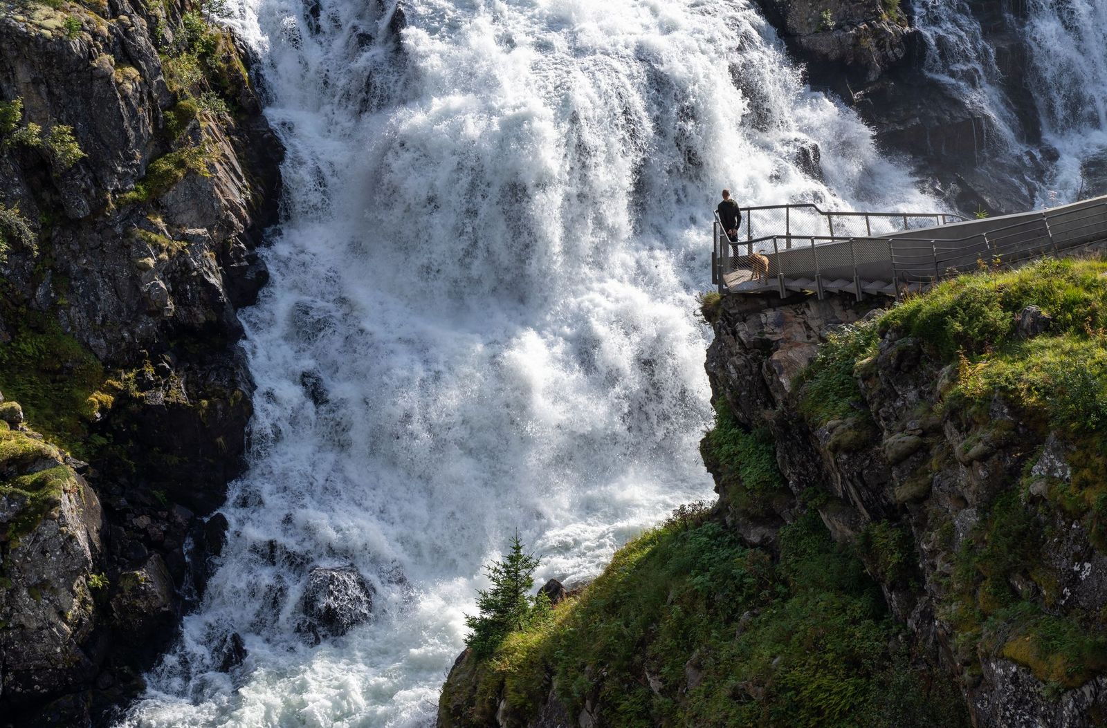 Bilde av foss i NOrge