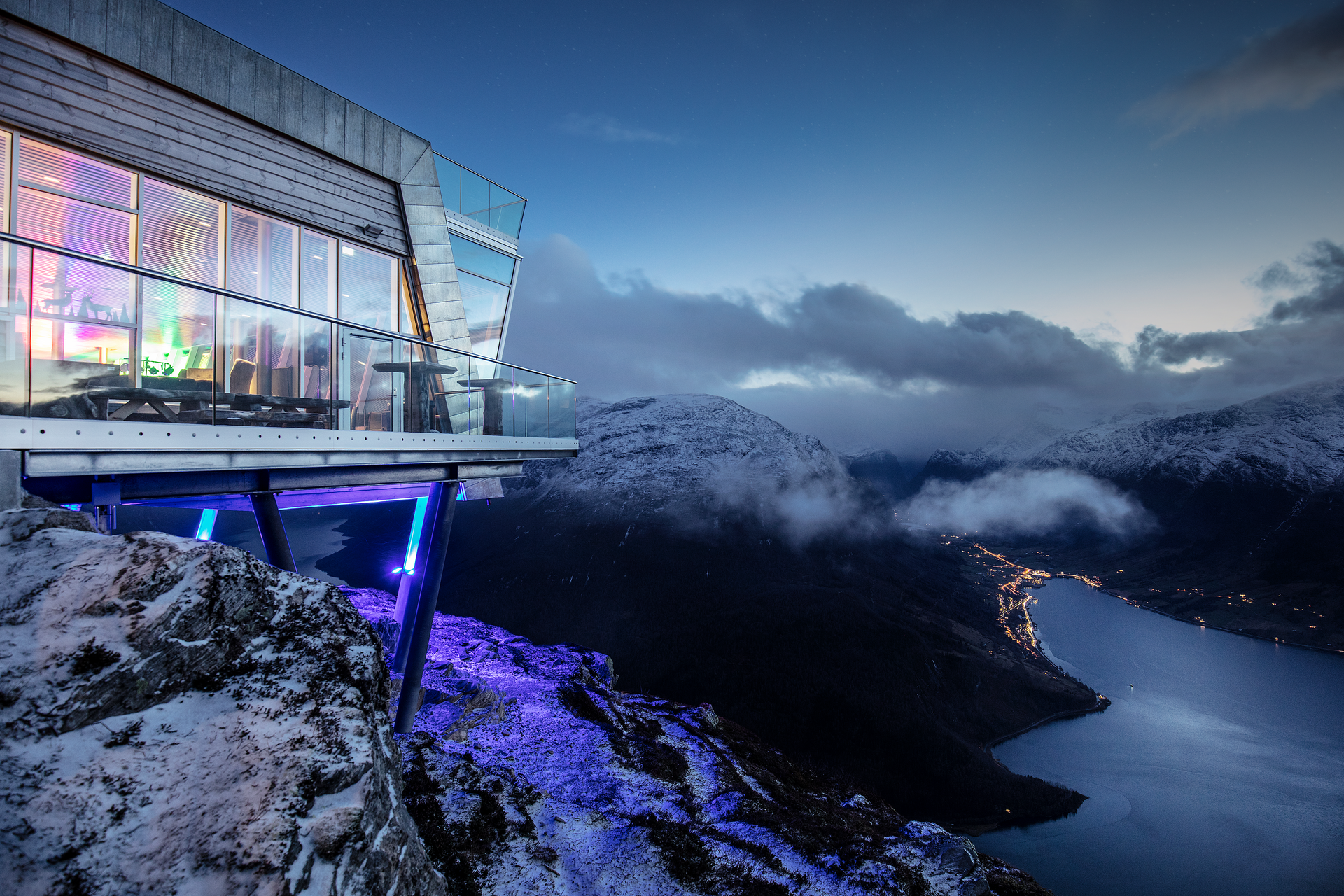 Magical view from Hoven Restaurant - Loen Skylift_Loen Skylift. Foto: Marius Beck Dahle